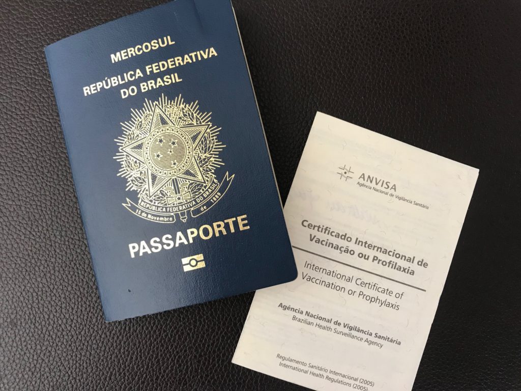 passaporte e certificado inetrnacional de vacinação