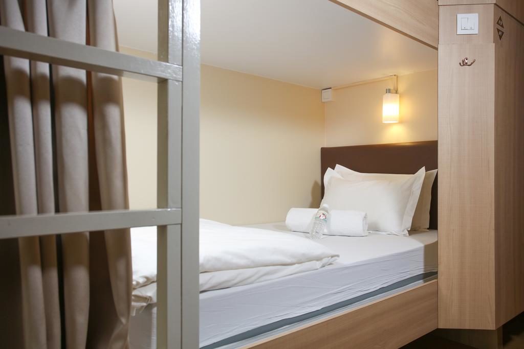 Dormitórios em hostel com camas confortáveis